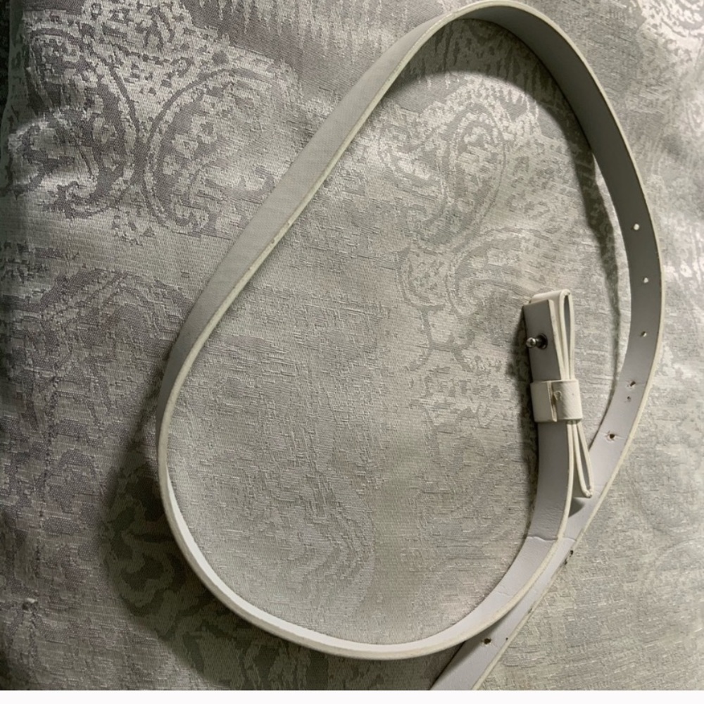 Vintage white belt